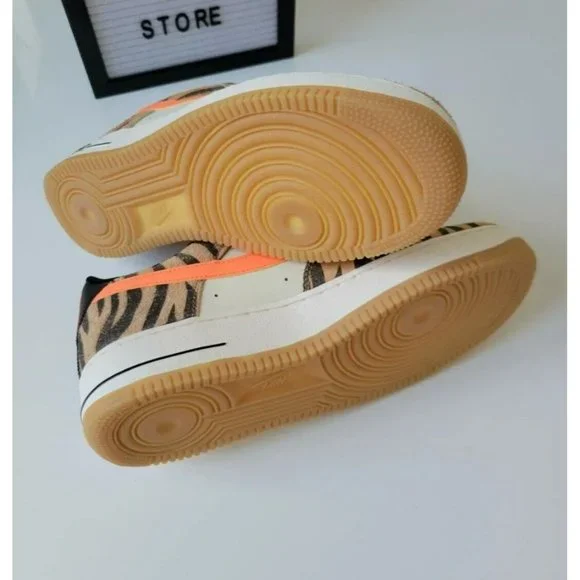 A49 SIZE 10 MEN'S NIKE AIR FORCE 1'07 PRM COCONUT MILK ORANGE DJ6192 100